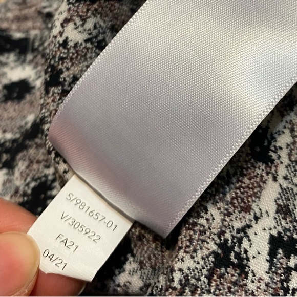 {Athleta} Patterned Cropped Athletic Yoga Leggings ~ Size Small - Picture 14 of 15